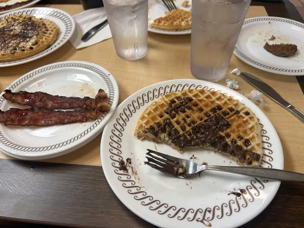 waffle house 😋😋